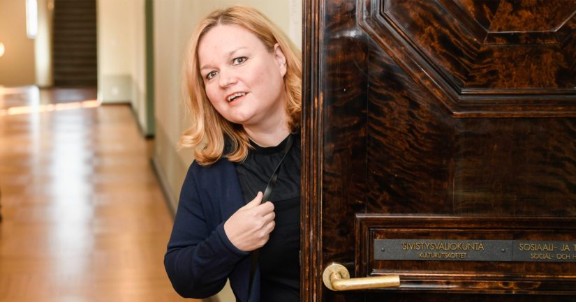 – Sitova henkilöstömitoitus on merkittävä ja välttämätön parannus vanhuspalvelujen laatuun, toteaa perhe- ja peruspalveluministeri Krista Kiuru.