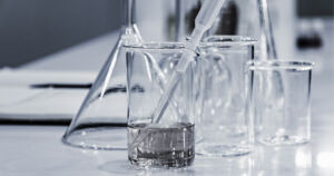 Pakettiauton räjähdyksessä menehtyi 40-vuotias nainen – toinen uhri virolainen mies