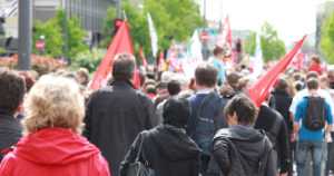 Palvelualojen ammattiosastot puhuvat jo poliittisesta lakosta – ”Hallituksen politiikka lähentelee rotuoppia”