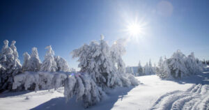 Vuosi vaihtuu kipakassa pakkasessa – sää on laajalti aurinkoinen ja poutainen