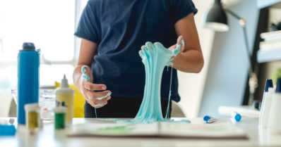 Tukes varoittaa – älä anna lapsesi ostaa vaarallisia kemikaaleja limaleikkeihin