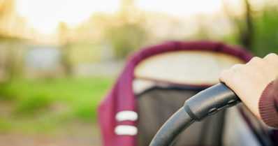 Poliisi etsii nyt tummatukkaista naista – nukkuvan lapsen katoaminen edelleen mysteeri