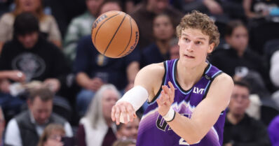 Suomalaiset kohtasivat NBA:ssa – Lauri Markkanen johdatti joukkueensa voittoon