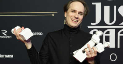 Jossain on valo joka ei sammu sai seitsemän Jussia – presidentti luovutti niistä yhden