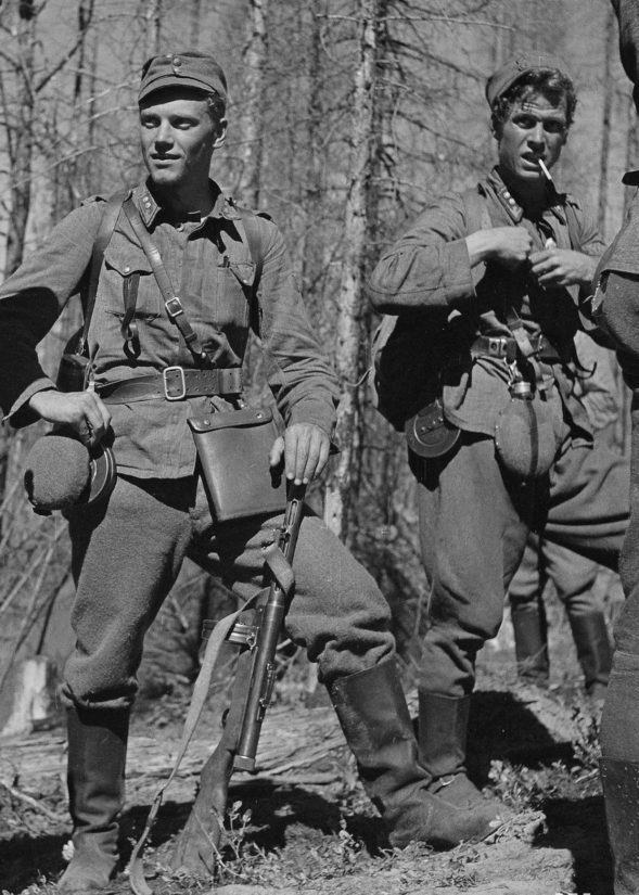 Komppanianpäällikkö Lauri Törni ja hänen oikea kätensä Holger Pitkänen muodostivat sodan taisteluparin.