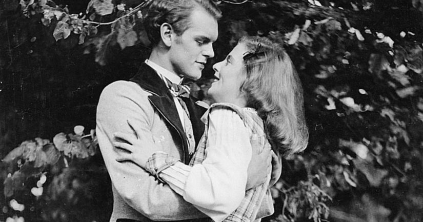 Filmillä Leif Wagerin vastanäyttelijänä oli Regina Linnanheimo.