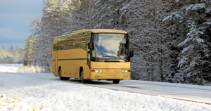 Linja-auto ja minibussi ajoivat nokkakolarin Lapissa – kaksi matkustajaa menehtyi ja useita loukkaantui