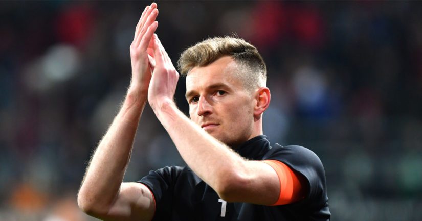 Huuhkajien Lukas Hradecky toimii myös Bayer Leverkusenin ykkösmaalivahtina.