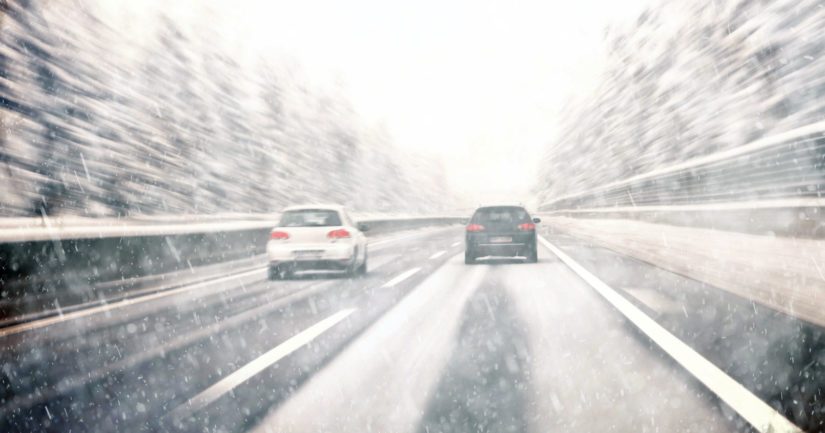 – Jos kesärenkaat on jo vaihdettu, niin syytä on miettiä talvirenkaiden vaihtoa takaisin, sanoo Fintrafficin tieliikennekeskuksesta liikennekeskuspäällikkö Eero Sauramäki.