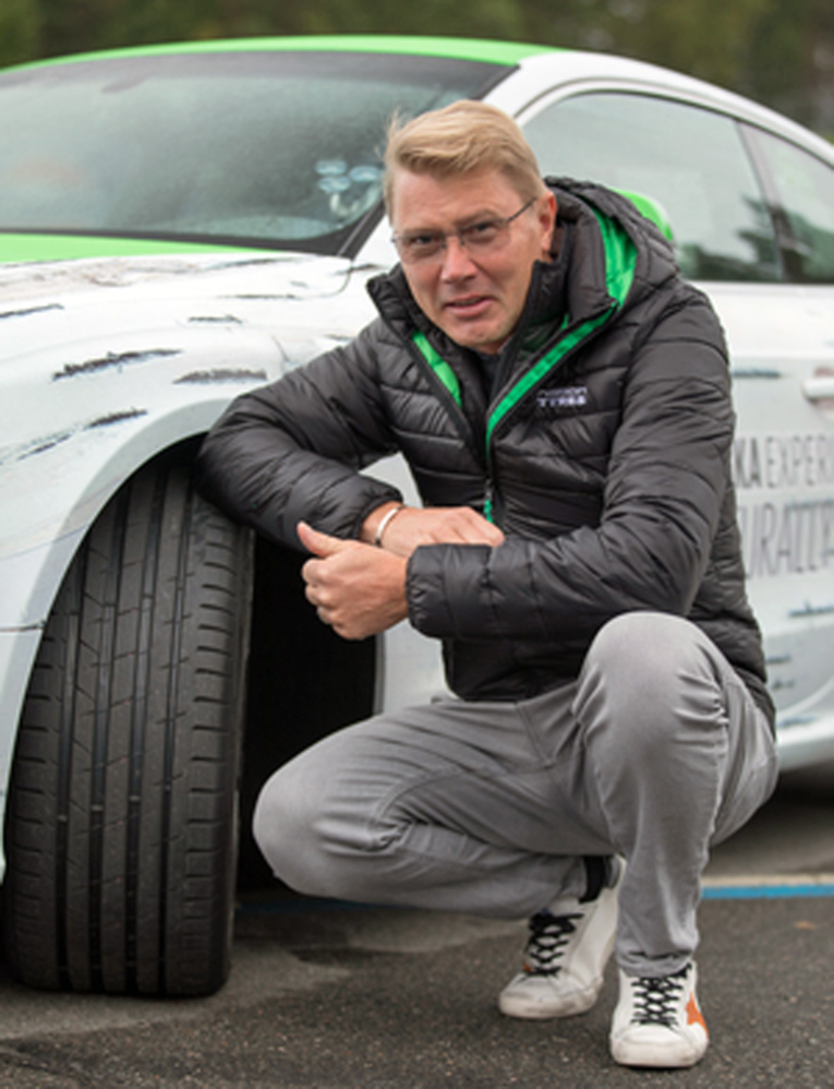 Mika Häkkinen kehottaa liikenteessä liikkujia pitämään huolta ajovarusteistaan ja tarkistuttamaan renkaat.