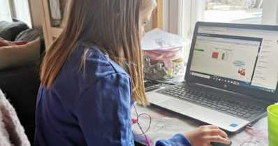 Koulusta koteihin siirtynyt opiskelu vaatii myös perheen panostusta – ”Ensin työt, sitten huvi”