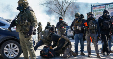 Minnesotan mielenosoitukset kuumenevat – ICE-agentit ampuivat nyt miehen kiinnioton yhteydessä