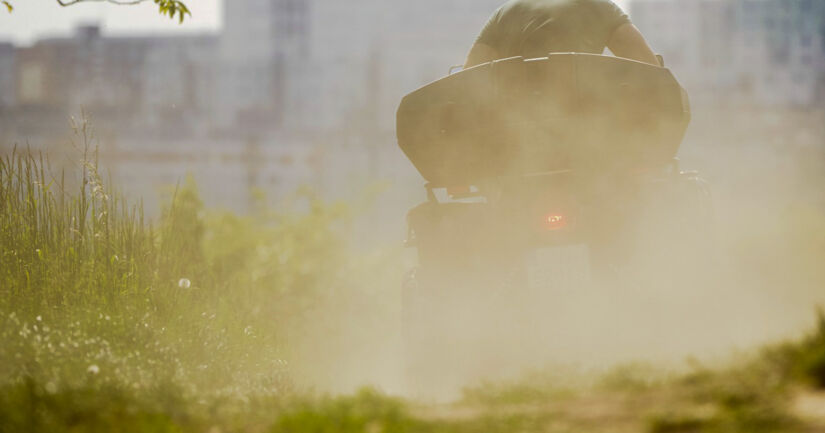 Varusmies menehtyi Karjalan prikaatissa – harjoitusalueella tapahtui mönkijäonnettomuus