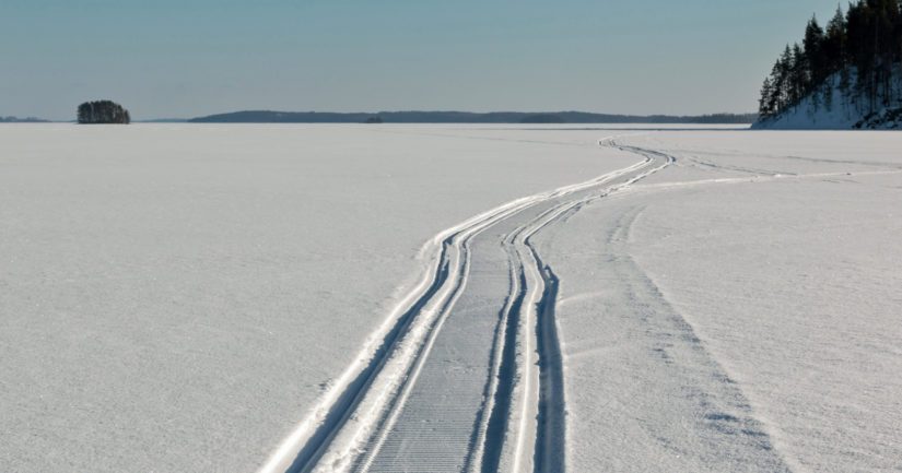 Omaiset eivät saaneet yhteyttä järven jäälle moottorikelkalla lähteneeseen mieheen.