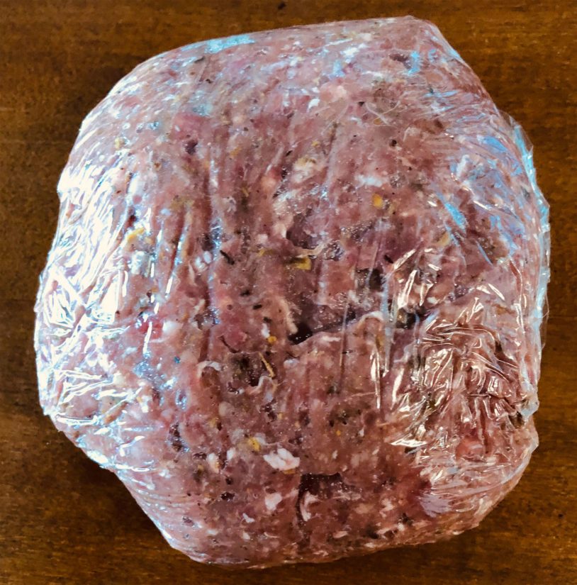 Mureketaikina kelmuun paketoituna.