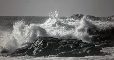 Ulla-myrsky aiheuttaa runsaasti tuulivahinkoja perjantaina – ”Vesillä liikkumista on hyvä välttää”
