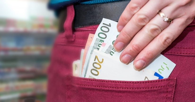 Esitutkinnan perusteella on epäiltävissä, ettei naisella ole ollut tarkoitustakaan maksaan lainaamiaan summia tai teetettyä korjaustyötä takaisin.