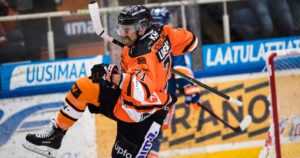 Jääkiekon liigamestaruuden ratkaisevat Kärpät ja HPK – Tapparan kuuden vuoden finaaliputki katkesi