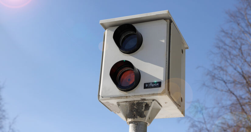 Kuka varasti poliisin nopeusvalvontakameran? – ”Tolppa oli sahattu poikki”