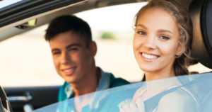 Nuoret kuljettajat havaitsevat asioita vanhempia nopeammin – silti nuorille sattuu liikenteessä enemmän onnettomuuksia