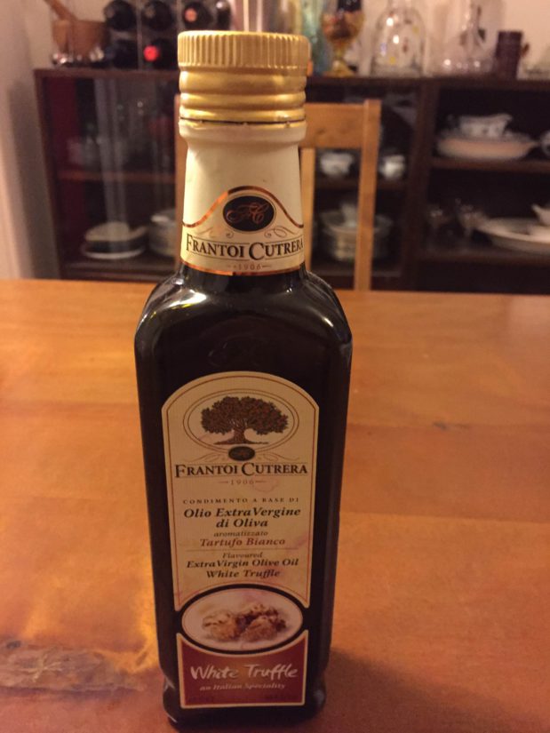 Jos mahdollista, laita tarjolle valkoisella tryffelillä aromatisoitua oliiviöljyä.