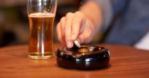 Puolet terveyseroista aiheutuu alkoholista ja tupakasta