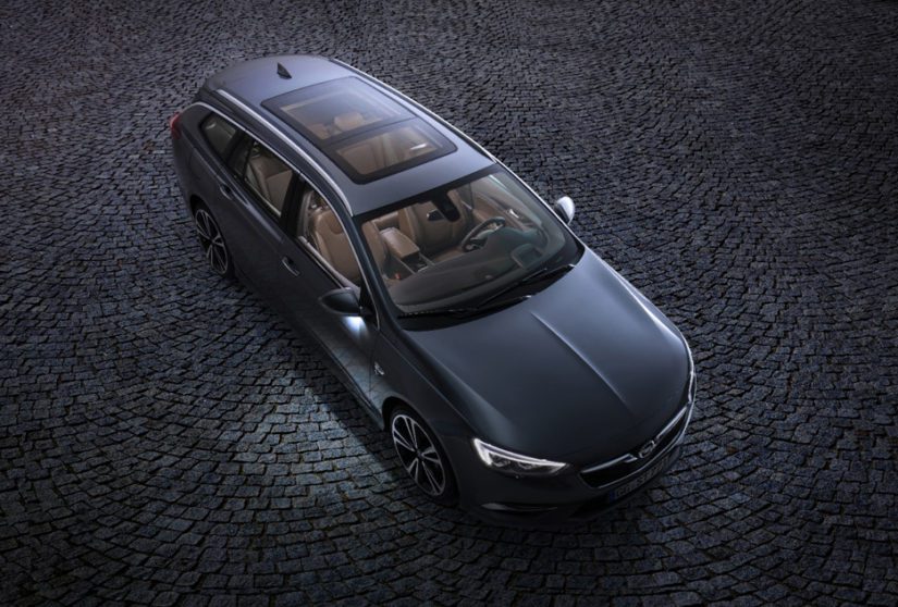 Uusi Insignia Sports Tourer on 7,3 senttiä edeltäjäänsä pidempi, ja auton pituus jää enää hiuksenhienosti viiden metrin rajan alle.