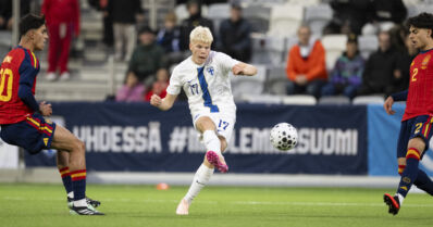 Pikkuhuuhkajat huikeaan voittoon Espanjasta – ”Heidän maajoukkueensa on maailman kärkeä”