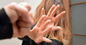 Tilastokeskuksen tylyt luvut – pahoinpitelyjen määrä nousi ennätystasolle