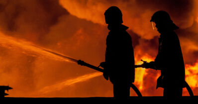 Leipomon tehdasrakennus tuhoutui tulipalossa – poliisi ei voi sulkea pois rikoksen mahdollisuutta