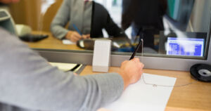 Tuntematon mies oli anteliaalla päällä – pankkitilille tuli lähes 26 000 euroa