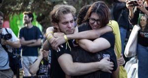 Elossa olevat Hamasin panttivangit on vapautettu – ”Tämä on historiallinen aamunkoitto uudelle Lähi-idälle”