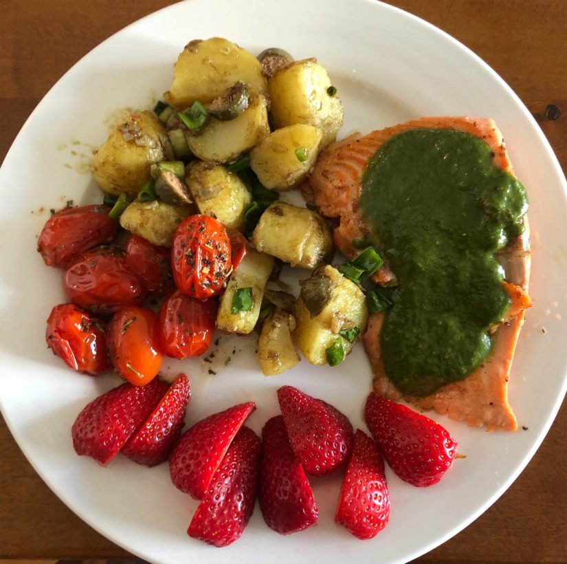 Vegaaninen pesto – rypsiöljy, basilika, pinjansiemen, sormisuola – sopii kokonaisuuteen hyvin.