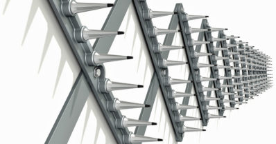 Poliisi etsi rikoksesta epäiltyä henkilöä – ajoneuvon pysäyttäminen piikkimatolla johti tulitaisteluun