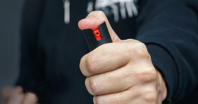 Miehet olivat suihkuttaneet pippurisumutteella kohti muita asiakkaita.