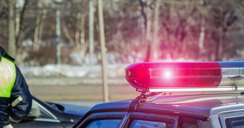 Suoritetussa esitutkinnassa on varmistunut henkilöauton kuljettajan pyrkineen ohjaamaan kuljettamansa auton vastaantulevan auton keulaan tahallisesti.