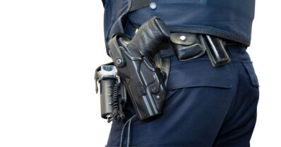 Poliisi joutui käyttämään asetta kotihälytystehtävällä – mies hyökkäsi teräaseen kanssa