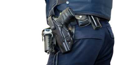 Poliisi käytti virka-asetta vaarallisen henkilön pysäyttämiseksi – myös poliisia ammuttiin