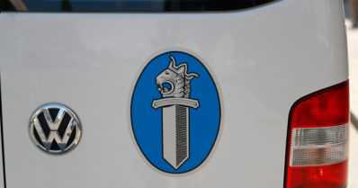 Poliisi kertoo: näin traaginen onnettomuus tapahtui – äiti menehtyi ja lastenvaunut raahautuivat kuorma-auton mukana