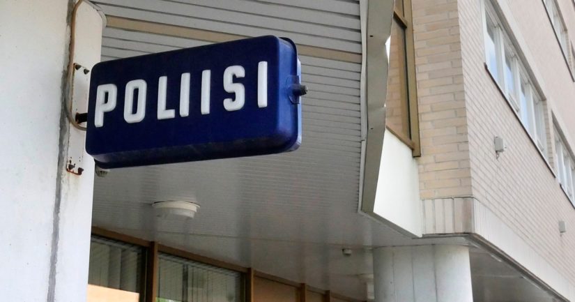 Poliisi pyytää havaintoja tilanteesta, jossa autoilija osui suojatietä ylittäneeseen lapseen Lohjalla.