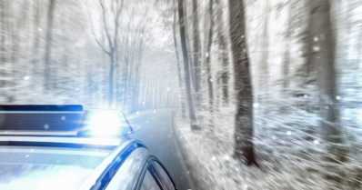 Teini-ikäinen kuljettaja pakeni poliisia – matka päättyi lumipenkkaan