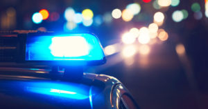 Kuljettaja peruutti anastetulla autolla tahallaan päin poliisiautoa – yritti myös lyödä poliiseja