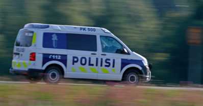 Poliisipartio yritti pysäyttää rekisterikilvetöntä henkilöautoa – parikymppinen mies jäljitettiin koiran avulla