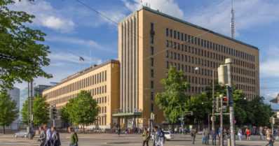 Postitaloa tyhjennettiin eristysaineen hajun vuoksi – vaaratilanne on ohi