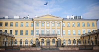 Itsenäisyyspäivää vietetään pilvisessä säässä – etelässä odotettavissa vesi- ja räntäsadetta