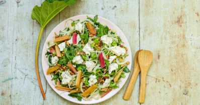 Raikas raparperi maustaa makeat ja suolaiset herkut – kypsyttää graavi- tai cheviche-tyylistä kalaa sitruunan tapaan