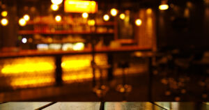 Mies putosi veteen pahoinpitelyn johdosta – poliisi löysi uhrin ja aloitti elvytyksen