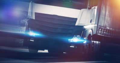 Henkilöauton ja rekan välinen kuolonkolari – kuljettaja menehtyi, matkustaja sairaalaan