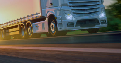 Rekka törmäsi linja-auton kylkeen moottoritiellä – kumpikaan kuljettajista ei loukkaantunut