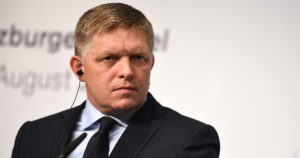 Slovakian pääministeri selviytymässä ampumisvälikohtauksesta – ampuja 71-vuotias runoilija